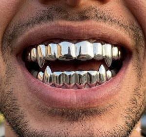 الأسنان Grillz الانياب